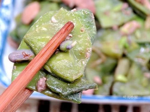 扁豆|晒晒我家最喜欢的一道菜,荤素搭配吃的香,几十年吃不烦