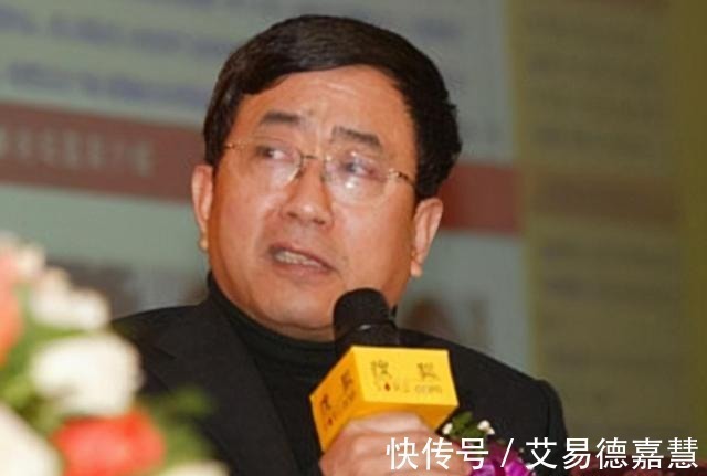 文人!易中天为何瞧不起余秋雨?余秋雨自称不识易中天