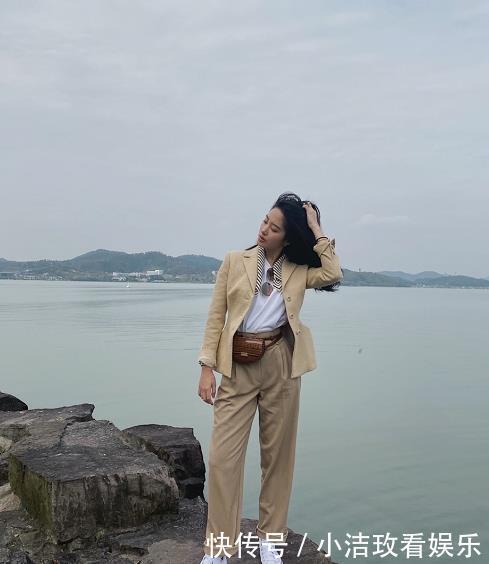 大气|王智颜值高,还非常会穿,低马尾配黑色连衣裙高贵大气,魅力十足