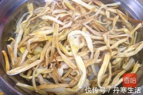 香菇肉片汤|失眠最怕这个菜,农村很常见,隔三岔五吃一次,睡眠好一觉到天亮