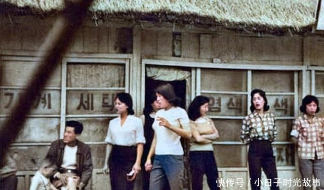 美国|历史镜像1960年代的韩国坡州,美军驻地外的妇女矮小而又臃肿