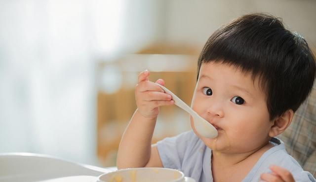 邻居|孩子说话晚是因为智商低？医生表示：更可能是因为这3点！