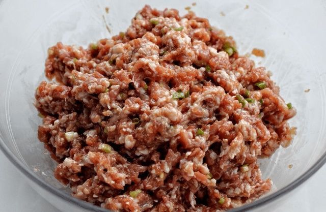 馅料|调肉馅时，有人先加水，有人先加油，顺序弄错，饺子吃着不鲜不嫩