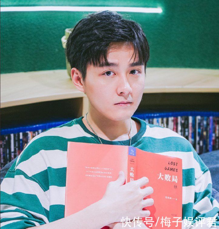 独美|《心动的信号4》收官海报，洪成成独美，马子佳手抱“大败局”