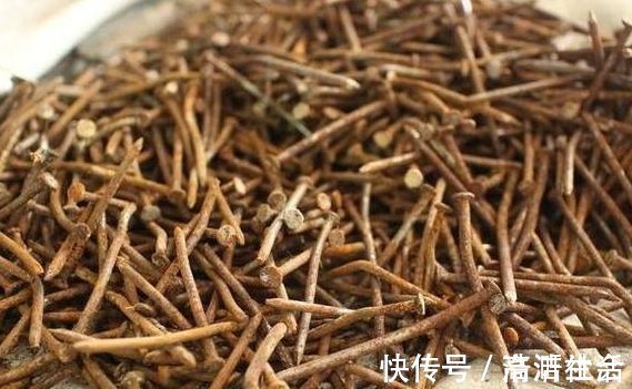 装修|老婆用装修时剩下的“小东西”，埋在花盆里面，花就没有黄过叶