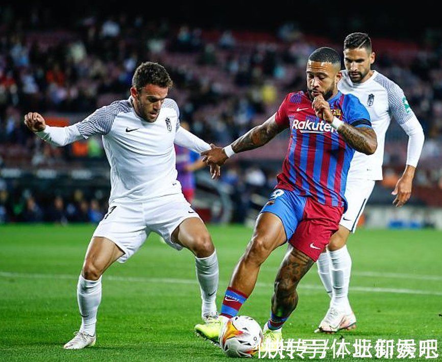 主帅|巴萨1-1后！现场嘘声四起，主帅遭质疑：全场都在传中，要你何用