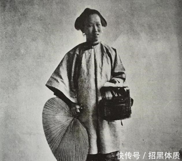  老照片|清朝女性老照片，不同阶层的女人差距很大，她们同喜欢一东西！