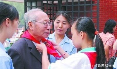 到底|末代皇帝溥仪到底有多不幸?和他弟弟一对比,才知什么是聪明