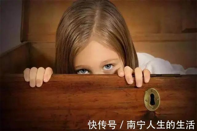 父母|“窝里横、外面怂”的孩子,多半是家庭教育中父母犯了这3个错,一定要看看