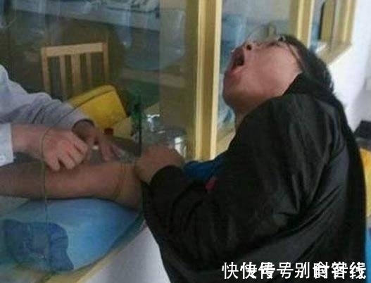 |搞笑图片幽默段子笑话:这狗狗还真乖,家务活都包了,我也想养