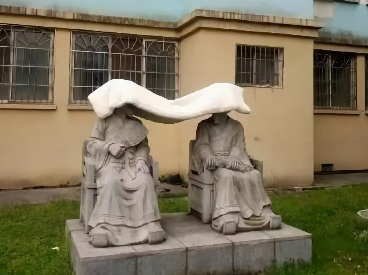 |大学生“晒被子”花样百出,一个比一个搞笑,网友浮想联翩呐