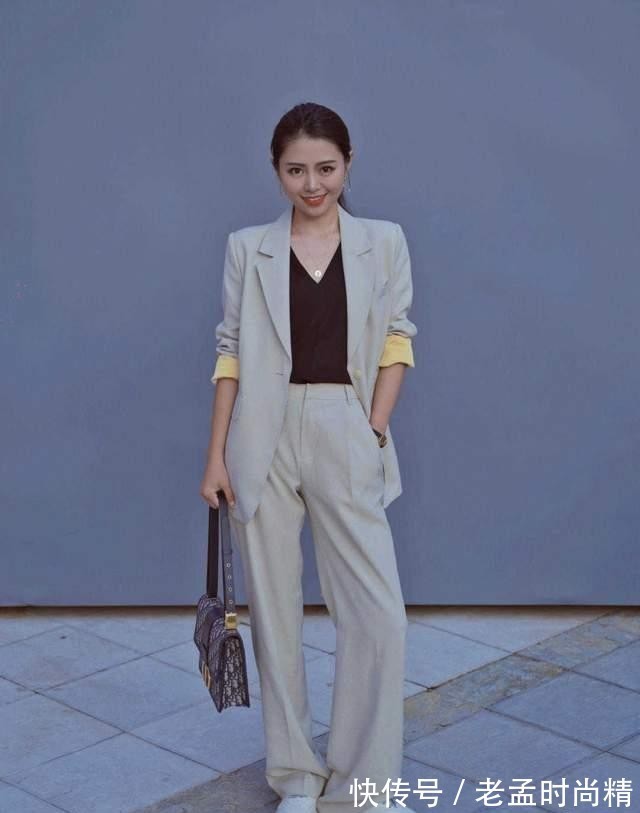 衬衫|初季推荐:小姐姐V领衬衫配紧身西装?整体精致干练显气质与内涵