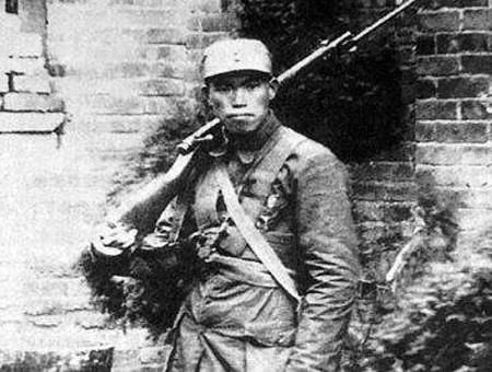 王凤鸣|他是梁兴初的政委，却要将梁兴初置于死地，最终又叛变投敌