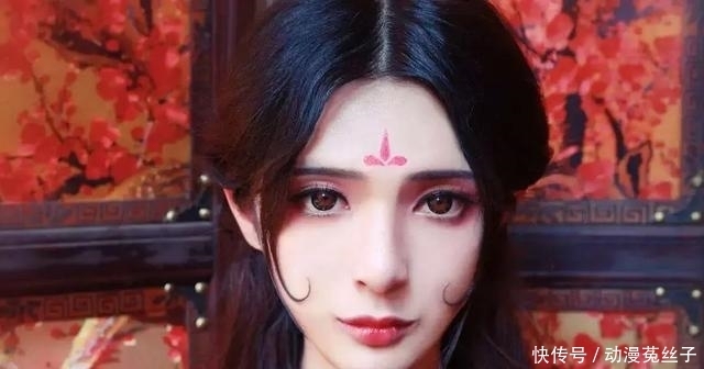 女装|网友吐槽:女装照被室友拿去评选校花,但吃瓜群众却说图是盗的