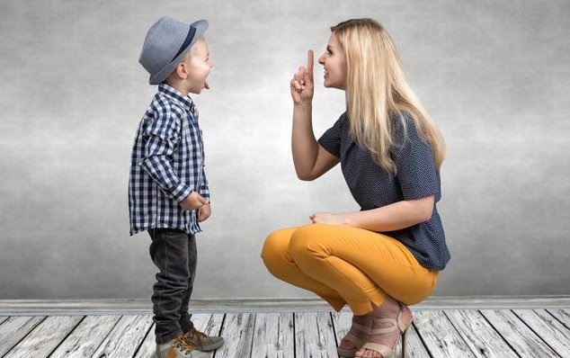 教育|孩子学校一套家里一套家长不妨尝试低声教育