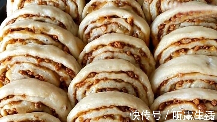 家常|入秋后我家常吃这种面食，咸香松软，营养好吃，我家2天做一锅
