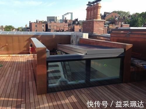 盖板式|买了顶楼就是好，凿个天窗入口，把楼顶收拾干净，一家独享大露台！
