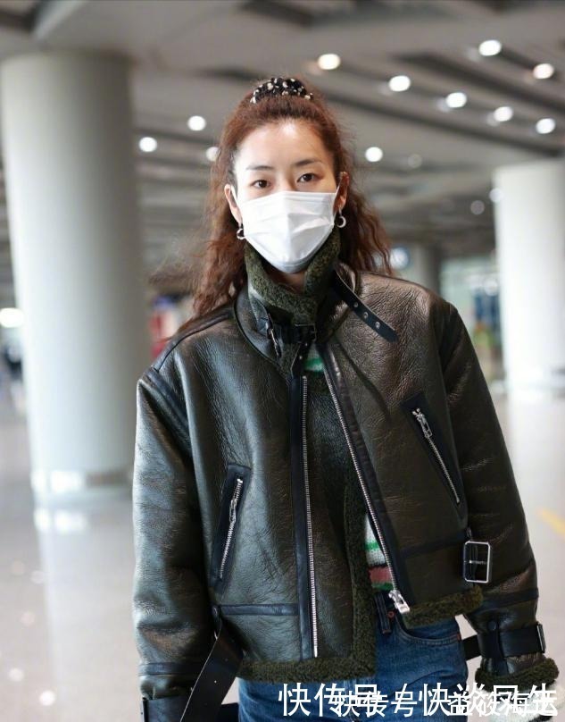 刘雯 刘雯潮流冬装搭配来袭,牛仔派克服配浅色牛仔裤,减龄时尚又有范