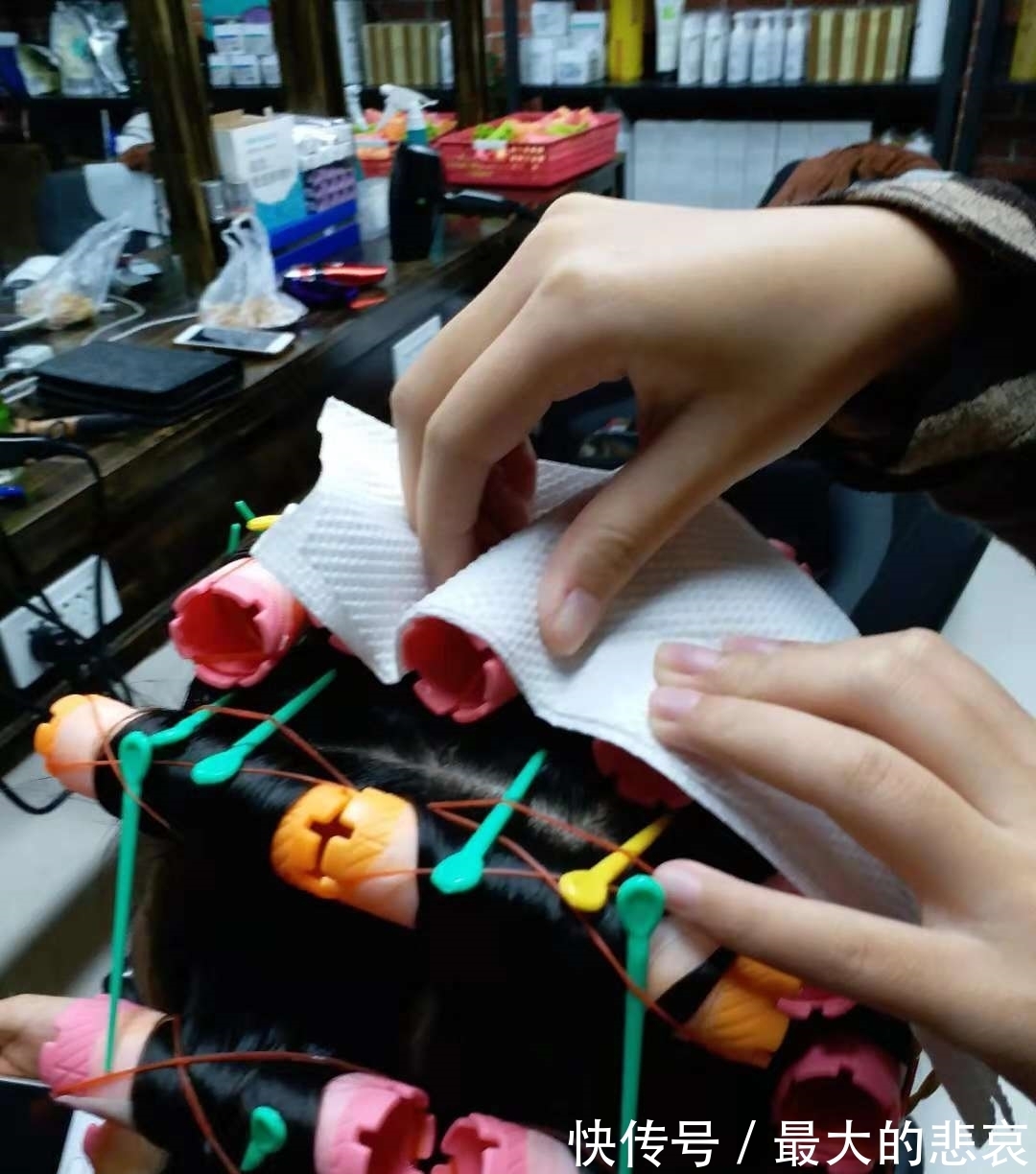 烫发 细软黄的发质烫不卷?这几种烫发方法,让你烫出健康有弹性的卷发