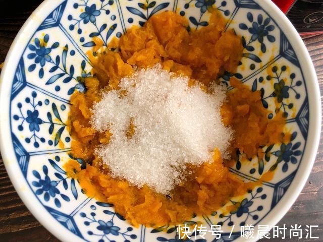 切南瓜|南瓜发糕不揉面，拌一拌，蒸一蒸，松软香甜，比馒头米饭好吃太多