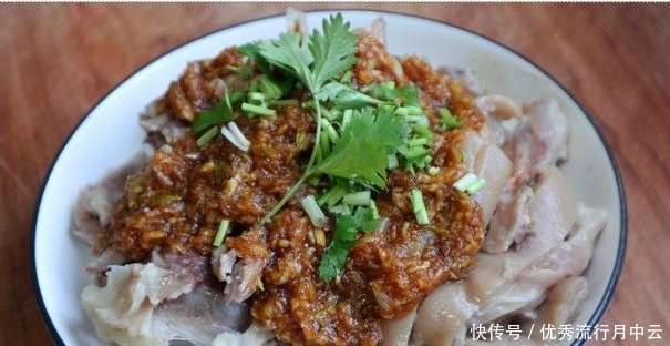 我家年夜饭之蒜泥肘子,不红烧不油炸,做法简单,家人都喜欢