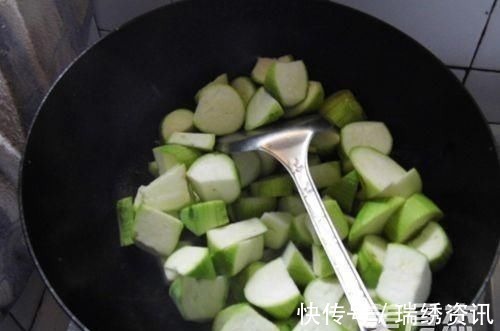 三伏天|三伏天,73岁奶奶天天吃这菜,面色红润身体好,便秘也不见了