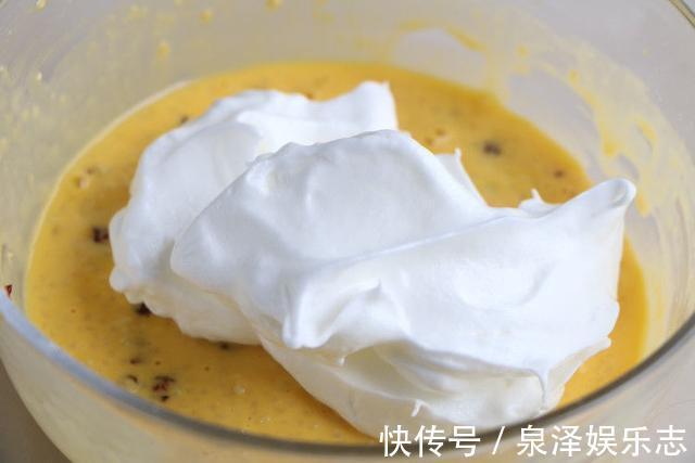 小米蛋糕|小米也能做蛋糕没有烤箱也无妨,蒸完松软又香甜