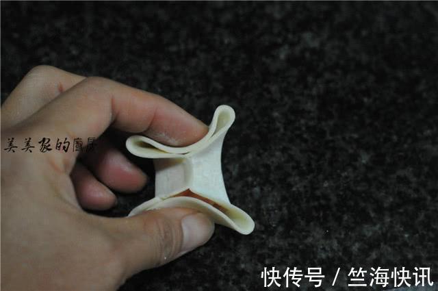 蝴蝶煎饺|儿子三天两头要吃此早餐,平底锅一烙10分钟就上桌,解馋还顶饱