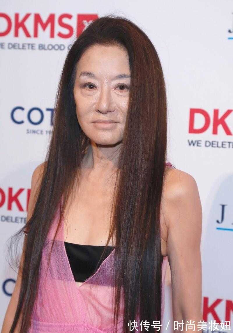 搭配|“婚纱女王”王薇薇真敢穿,透视纱裙配10CM抹胸,哪敢相信72岁了