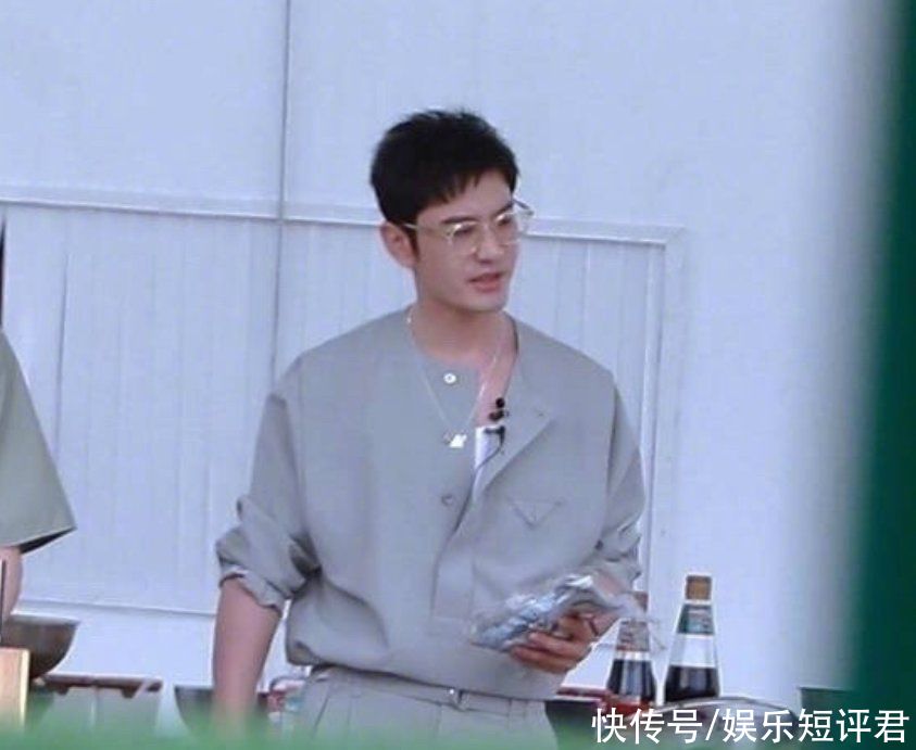 寧靜|《中餐廳5》開始錄制，生圖下姚安娜像路人，寧靜妝容太濃引關注