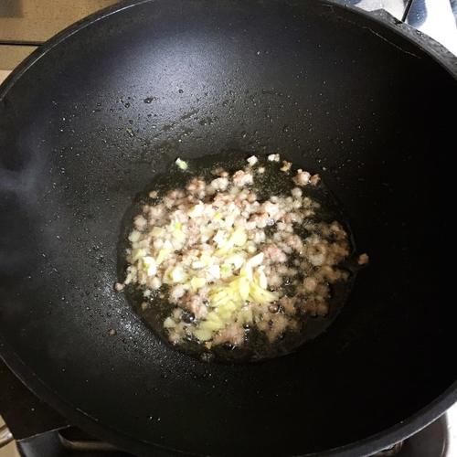 肉末莴笋丝，简单快手，脆嫩下饭