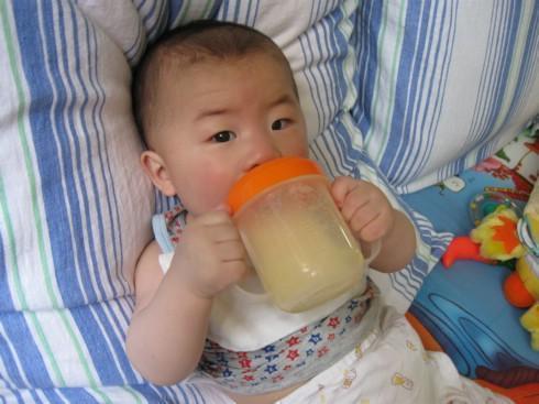 脾胃|医生强调再宠孩子,4类零食也别让孩子碰,容易积食不长个