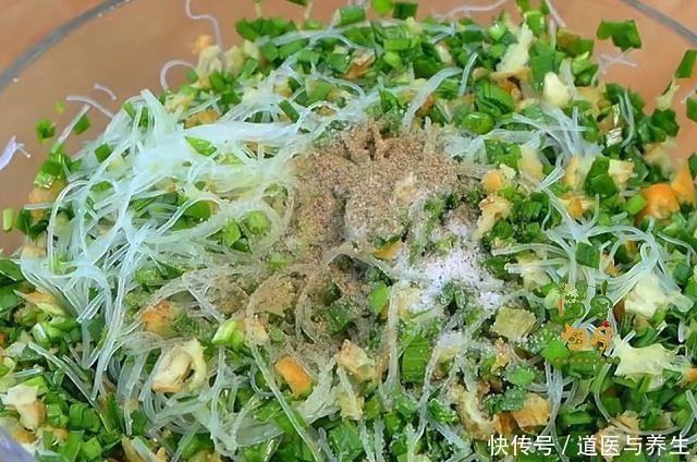 韭菜别再炒了,教你好吃做法,皮酥软,馅鲜香,连吃三天也不腻!