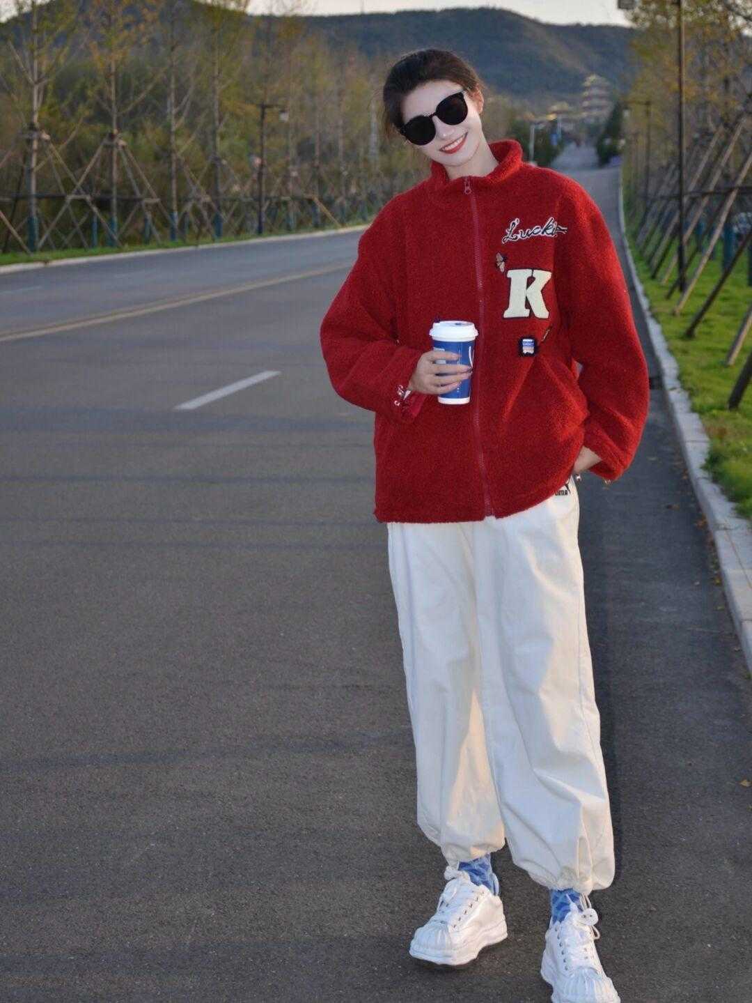 下装|冬天来一件彩虹色羊羔毛外套吧!保暖舒适又减龄,奶fufu的超可爱