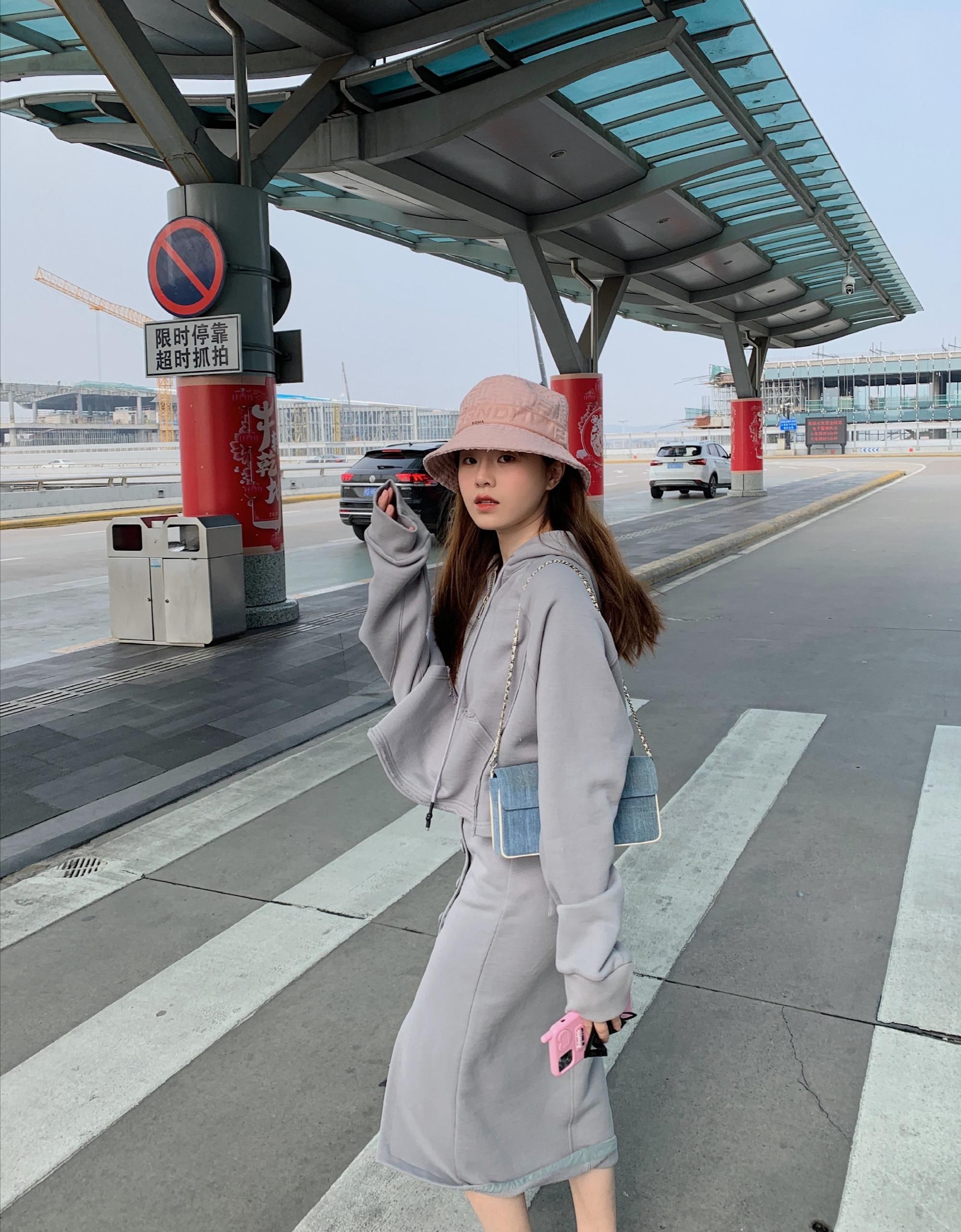 “纯欲风”穿搭最撩人，春季这样穿让人心动不已，建议get一下