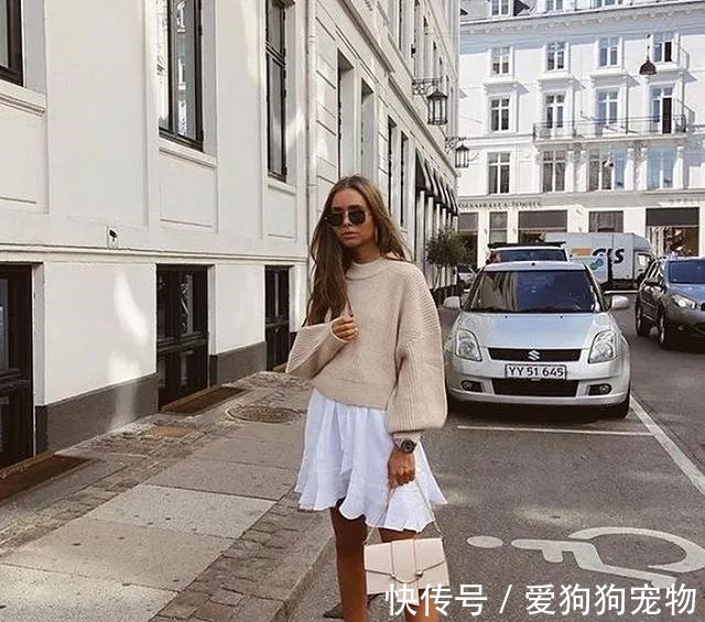 百褶裙 最近火了一种穿搭叫“毛衣+半身裙”，时髦显瘦，温暖整个秋天！