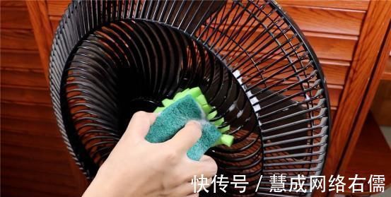 不管电风扇有多脏，教你一招，不用拆机，灰尘污垢自动往下掉