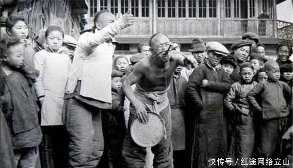 一是|晚清时期的老照片：图一是“女教师和女舍监”的合照