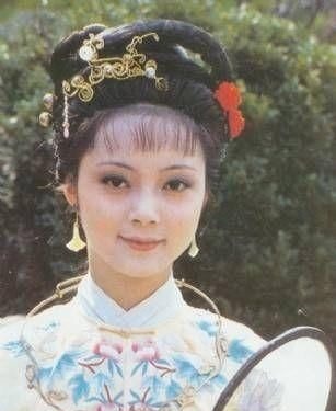 五间房！林黛玉的潇湘馆和薛宝钗的蘅芜苑都是五间房，暗示宝黛成仙，宝钗是山鬼