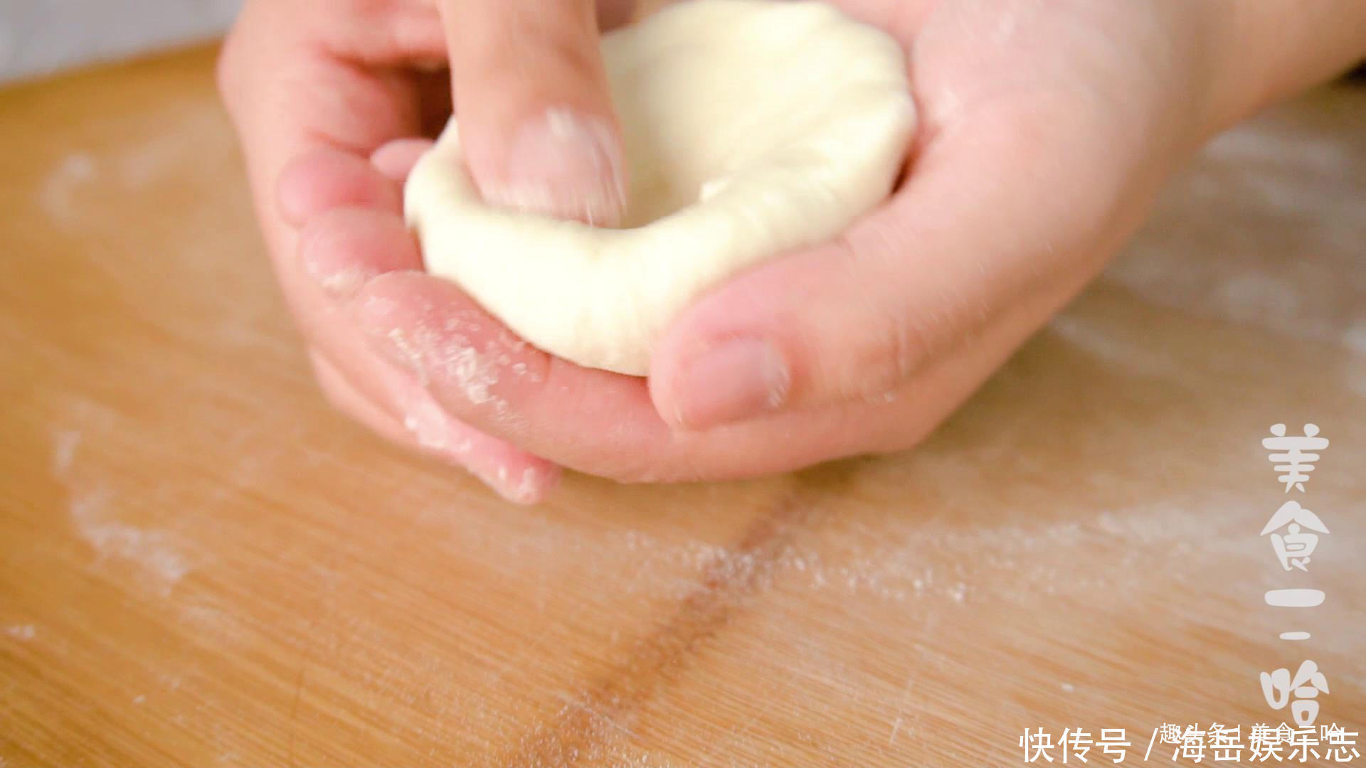 保鲜膜|鸡蛋灌饼最简单做法，到锅个个鼓大泡，1张饼1个蛋，烙出来真香