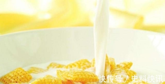 葡萄|失眠会致头晕、眼花、心脏不舒服,这5种食物常吃对失眠帮助大