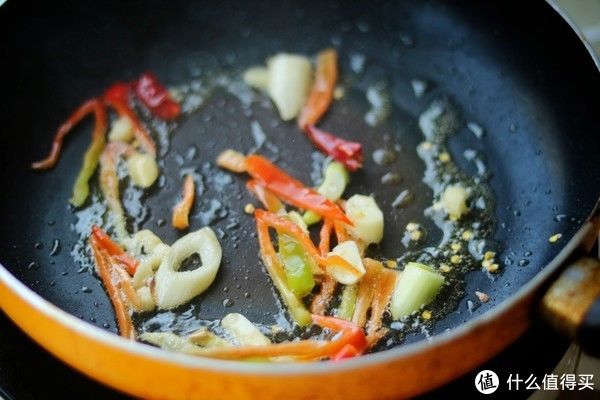 食欲|天热没食欲，2块钱买棵油麦菜，家常做法香辣好吃，最先光盘