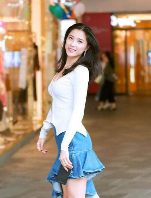 穿搭|左边的美女穿搭显清凉，白皙长腿很是吸睛，招人喜欢