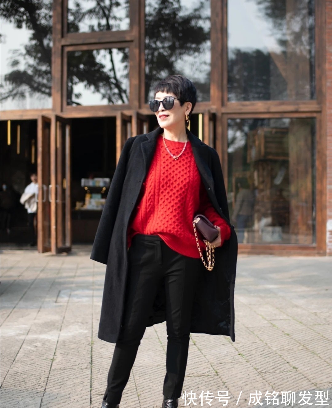 穿搭 五六十岁的女人这样穿最有品味,真实自然不装嫩,端庄大气显年轻