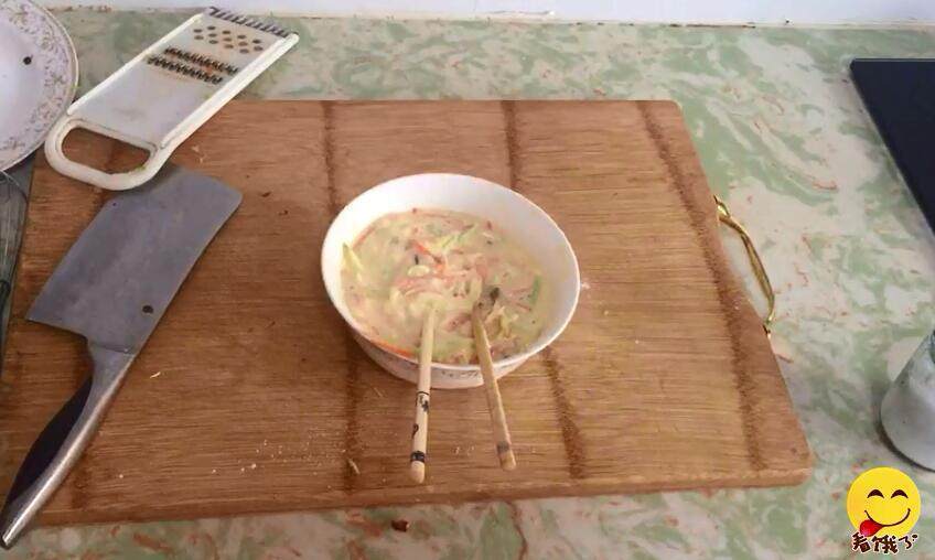西葫芦|西葫芦最好的吃法,加2鸡蛋不用炒,饭店买不到,老人孩子都爱吃