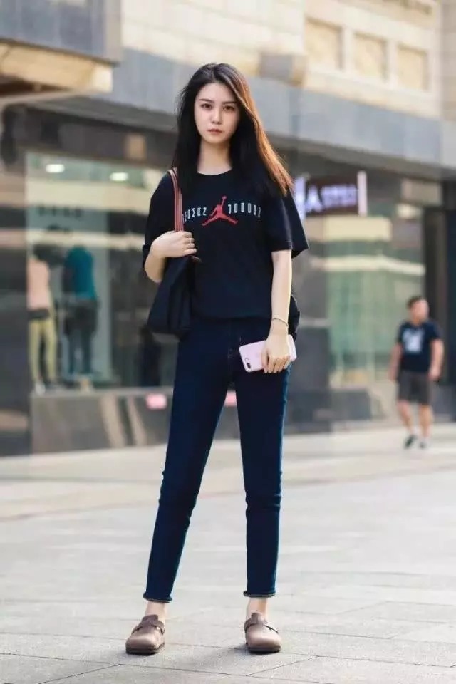 牛仔裤穿着帅气大方气质优雅,提升气质还百搭