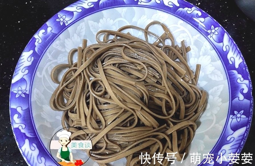 天冷了，这早餐面多做给孩子吃，鲜甜美味又营养，一上午不饿肚子