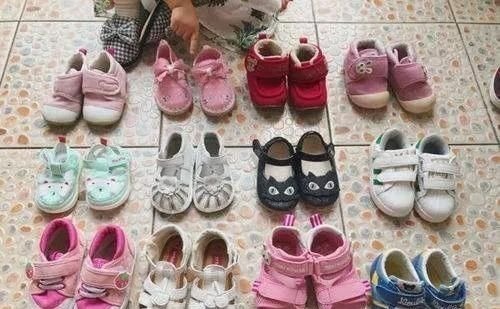宝宝 8种凉鞋被列入黑名单,会导致0型腿,足外翻,家长买错会害了娃