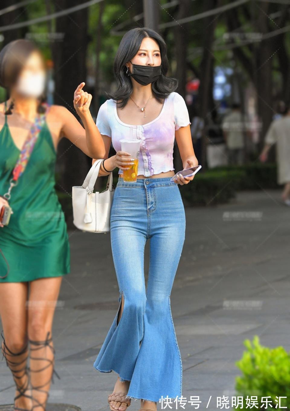 洋气|女生的洋气穿搭，开口喇叭裤配短袖衫，穿出夏季潮流的美