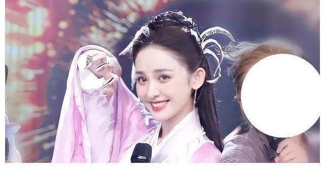 快本|继谢娜张雨绮后,又一女星成《快本》常驻主持,一来就是八期!